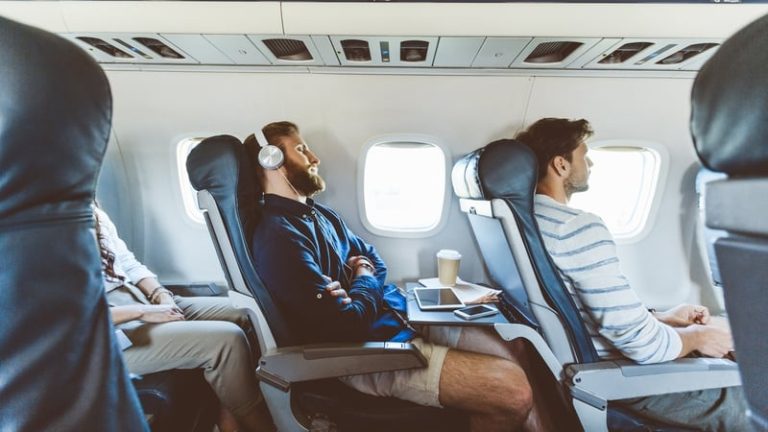 Read more about the article AudioHooked: Why the audiobook market is booming