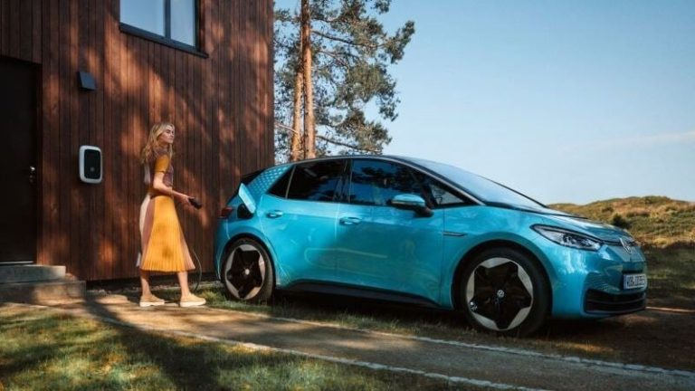 Read more about the article How electric cars can power your home and save you money