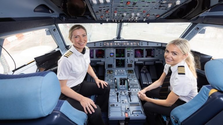 Read more about the article Aer Lingus reopens training in push for female pilots