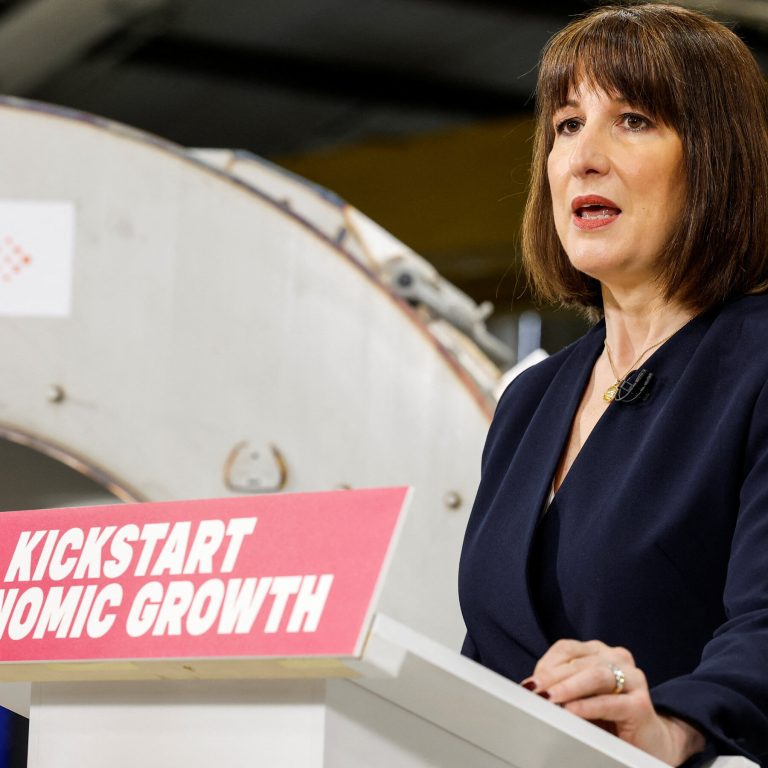 Read more about the article U.K. Government Backs Heathrow Expansion in Push for Faster Growth