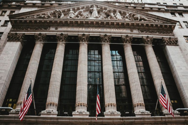 Read more about the article Stocks Fall on Hawkish Fed Pause