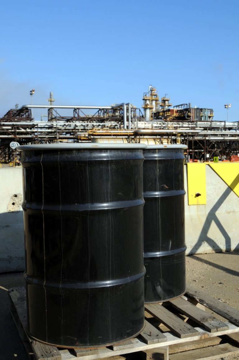 Read more about the article Crude Prices Sink on Bigger US Inventories and Easing of Tariff Concerns