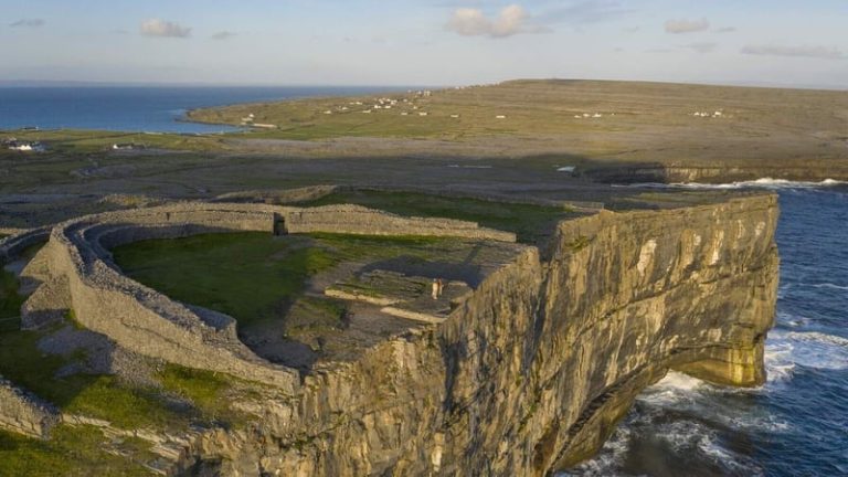 Read more about the article Positive outlook for tourism in 2025 – Fáilte Ireland