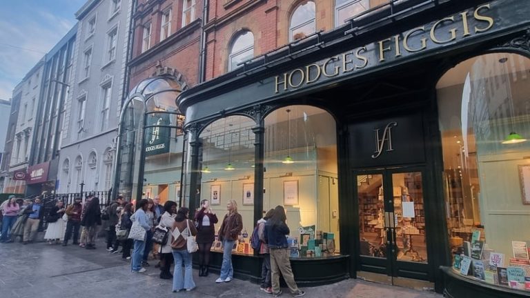 Read more about the article Waterstones Ireland records 14% jump in pre-tax profits