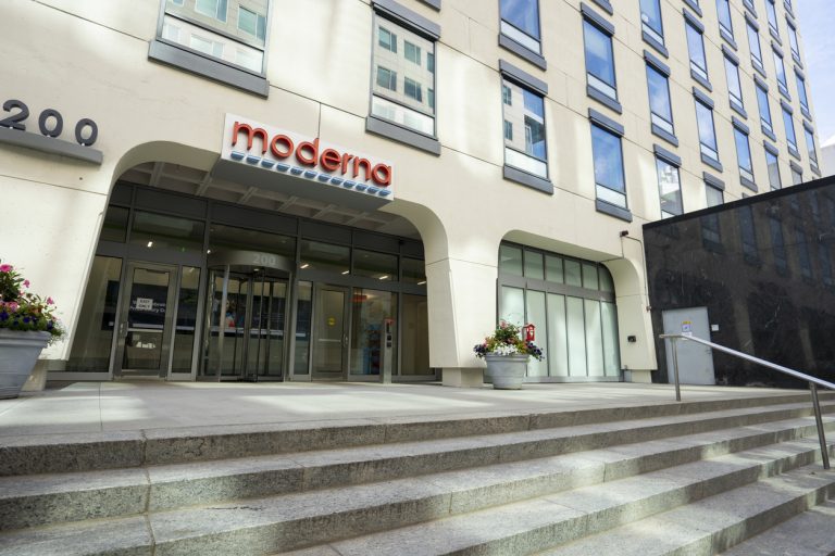 Read more about the article Do Wall Street Analysts Like Moderna Stock?
