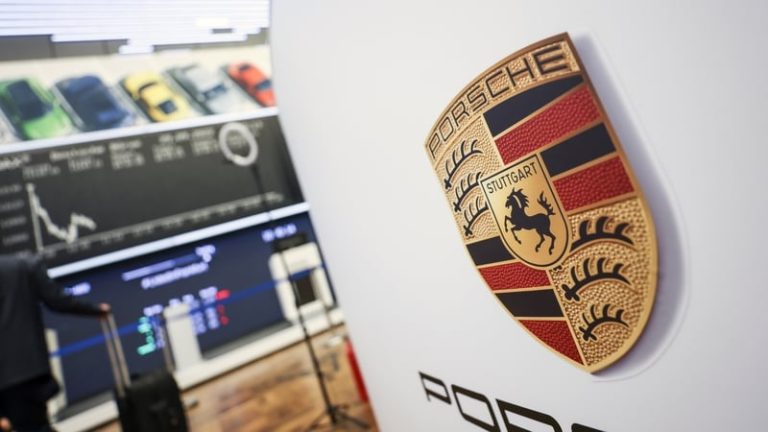 Read more about the article Porsche shares tumble as it warns on new models