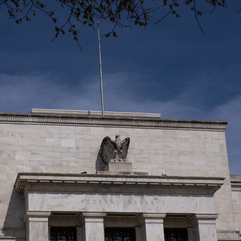 Read more about the article Solid Labor Market Gives Fed Cover to Extend Rate Pause