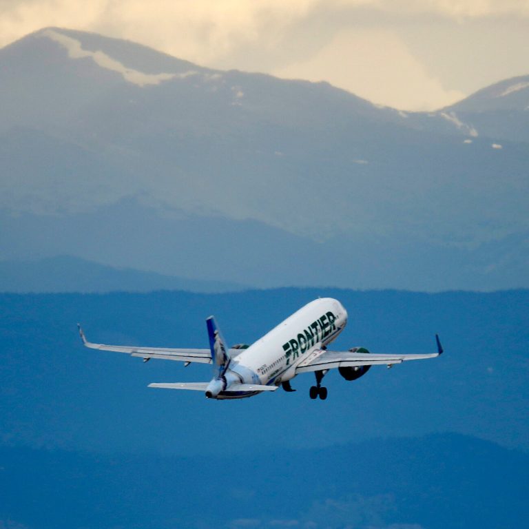 Read more about the article Unruly Passenger Aboard Frontier Flight Bashes Window and Is Subdued