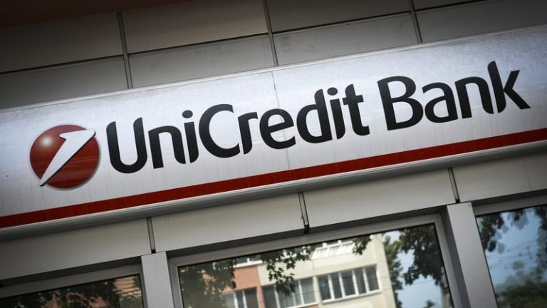 Read more about the article UniCredit vows to keep 2025 profit steady as revenues dip