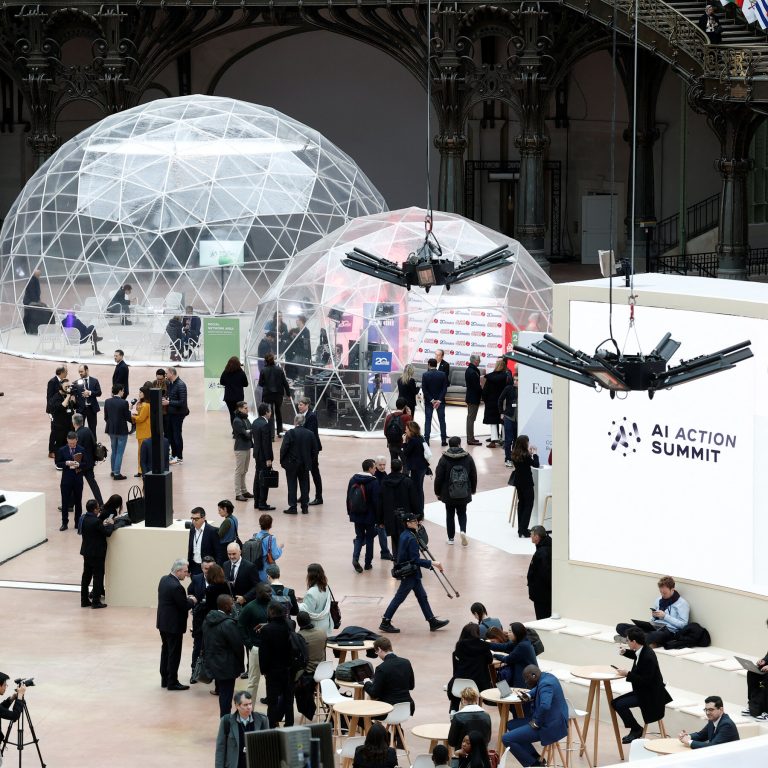 Read more about the article Macron Pitches Lighter Regulation to Fuel A.I. Boom in Europe