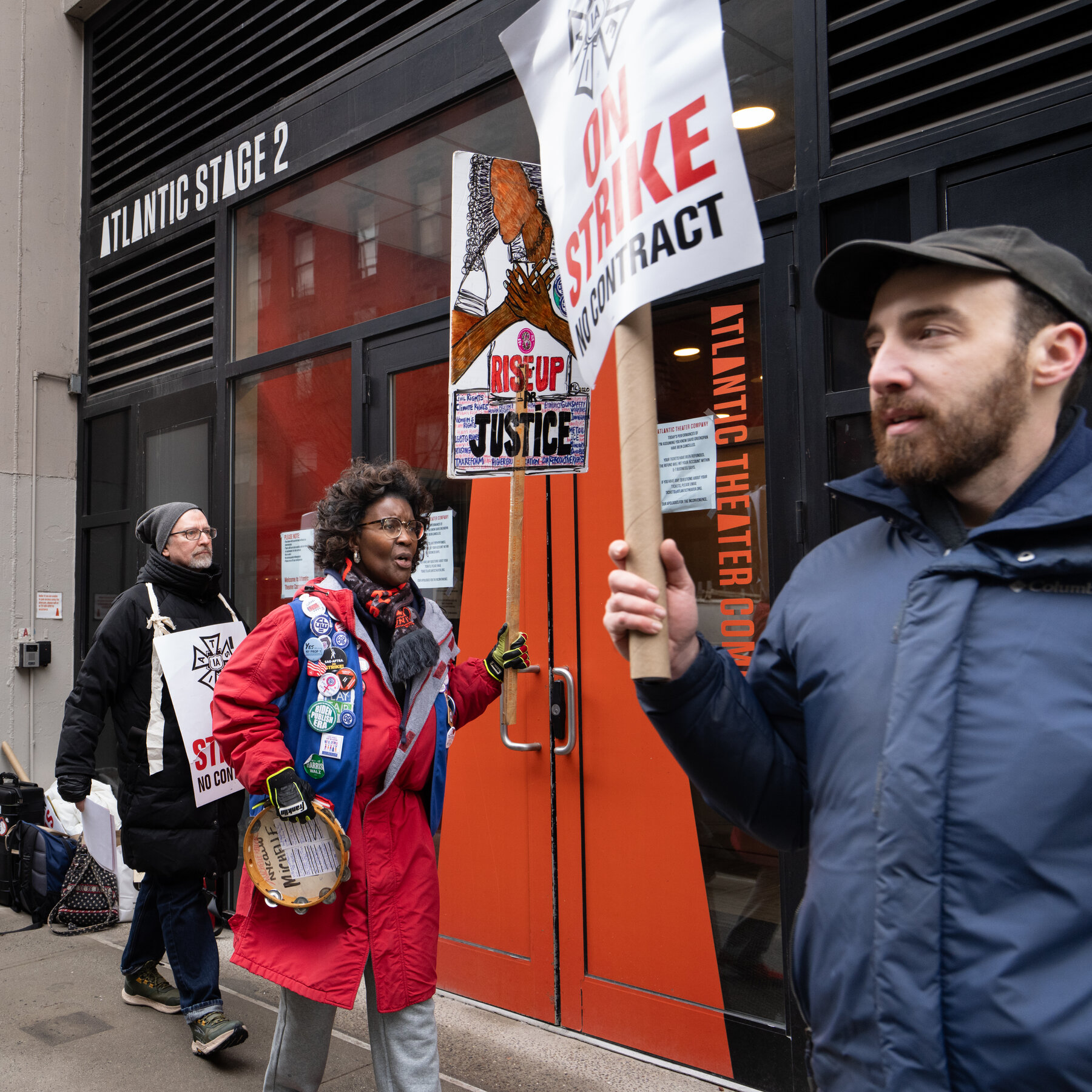 as-off-broadway-crews-unionize,-workers-see-hope,-producers-peril