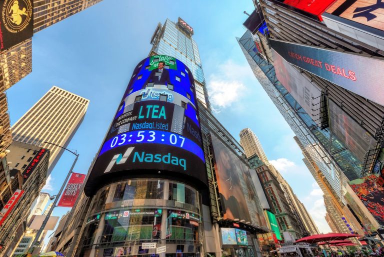 Read more about the article Stocks Settle Higher and Brush Aside Tariff Concerns