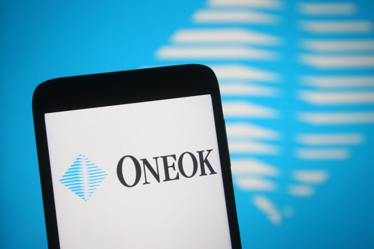 Read more about the article Are Wall Street Analysts Predicting ONEOK Stock Will Climb or Sink?