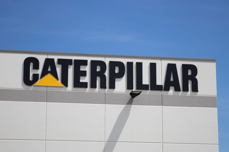 Read more about the article Caterpillar Stock: Is Wall Street Bullish or Bearish?