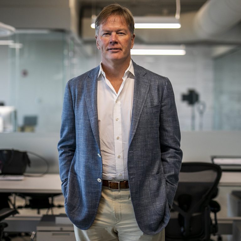 Read more about the article Prominent Cryptocurrency Investor Faces Senate Tax Inquiry