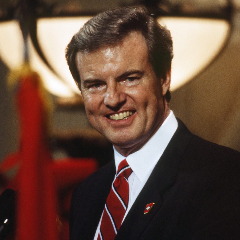 Read more about the article Jim Guy Tucker, Ex-Arkansas Governor Caught Up in Whitewater, Dies at 81
