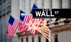 Stocks Edge Lower as T-note Yields Rise on Hawkish Fed Comments