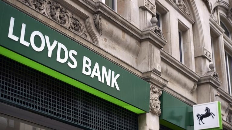 Read more about the article Lloyds Bank reports 20% fall in annual profit