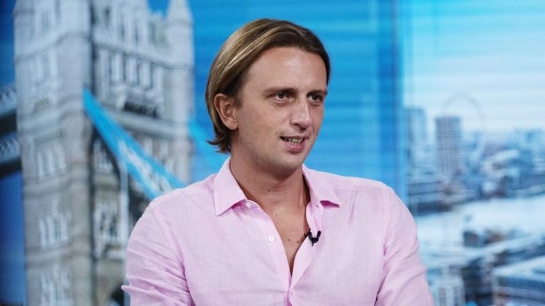 Read more about the article Revolut commits to hybrid working