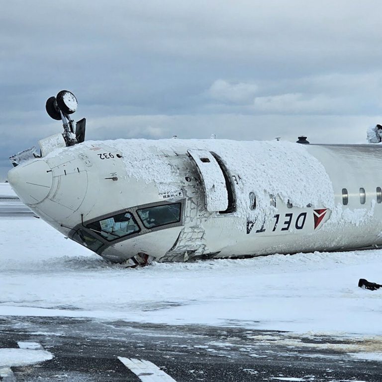 Read more about the article Delta Offers $30,000 to Passengers on Plane That Crashed in Toronto