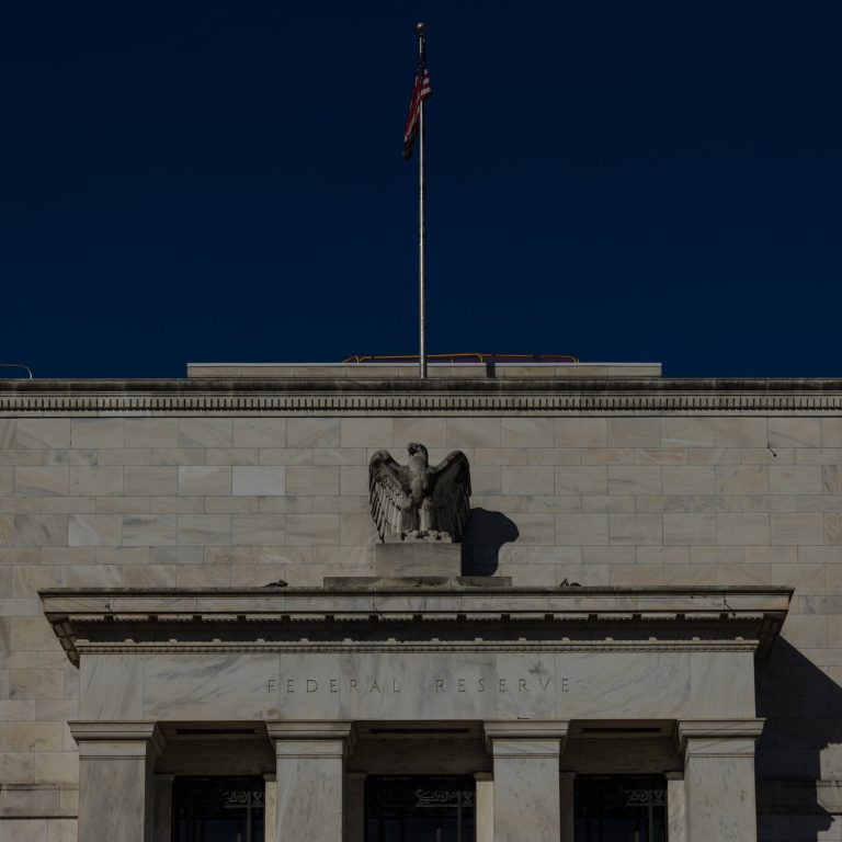 Read more about the article Interest Rate Cuts on Hold Till Inflation Improves, Fed Meeting Minutes Show