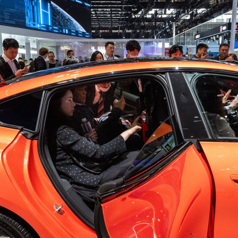 Read more about the article Why Porsche Is No Longer a ‘Premium’ Sports Car in China