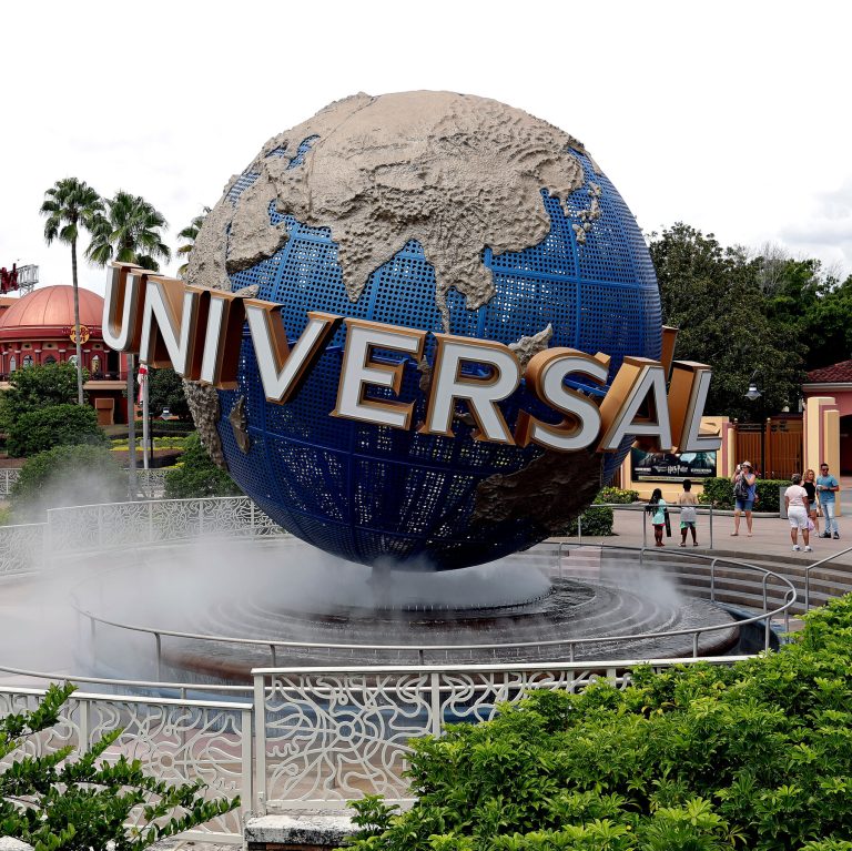Read more about the article Universal’s Theme Parks, Long in Disney’s Shadow, Expand at Dizzying Pace