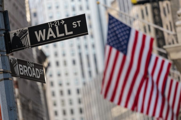 Read more about the article Stocks Finish Sharply Lower on Economic Concerns