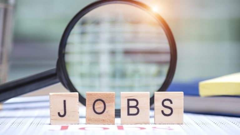 Read more about the article Number of people in employment hits nearly 2.8 million