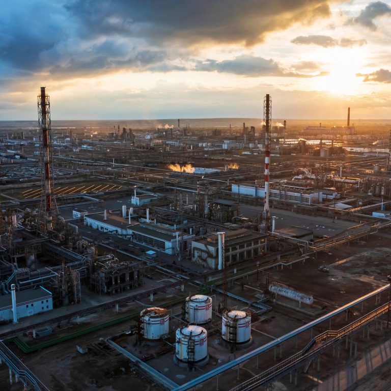 Read more about the article Russia Is Wooing Western Energy Companies, but Will They Return?