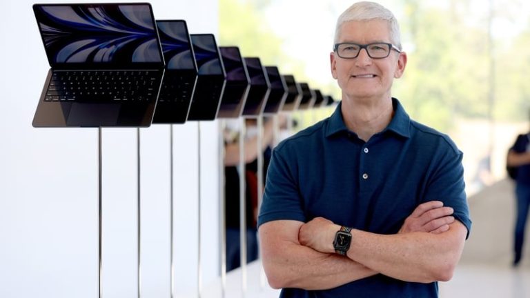 Read more about the article Apple plans Texas factory for AI servers, 20,000 jobs