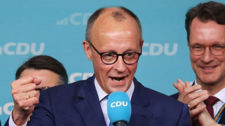 Read more about the article Corporate bosses urge Berlin to quickly move on economy