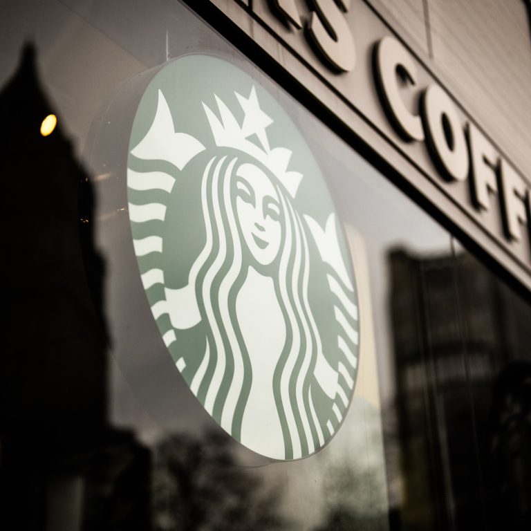 Read more about the article Starbucks to Lay Off 1,100 Corporate Workers
