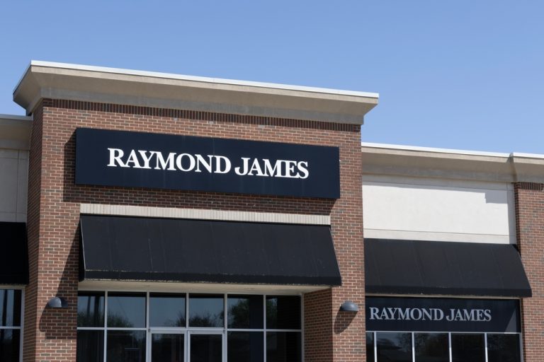 Read more about the article Are Wall Street Analysts Predicting Raymond James Financial Stock Will Climb or Sink?