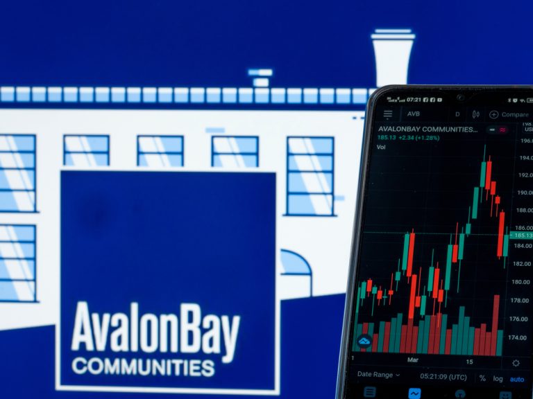 Read more about the article What Are Wall Street Analysts