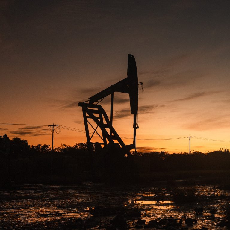 Read more about the article Trump to Revoke an Oil License in Venezuela