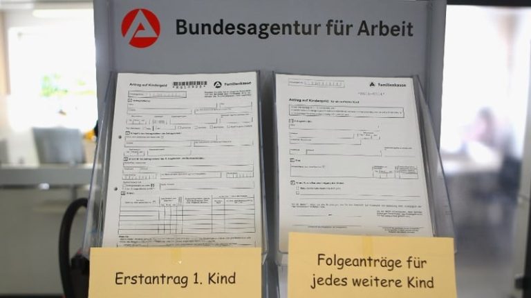 Read more about the article German unemployment hovers under 3 million