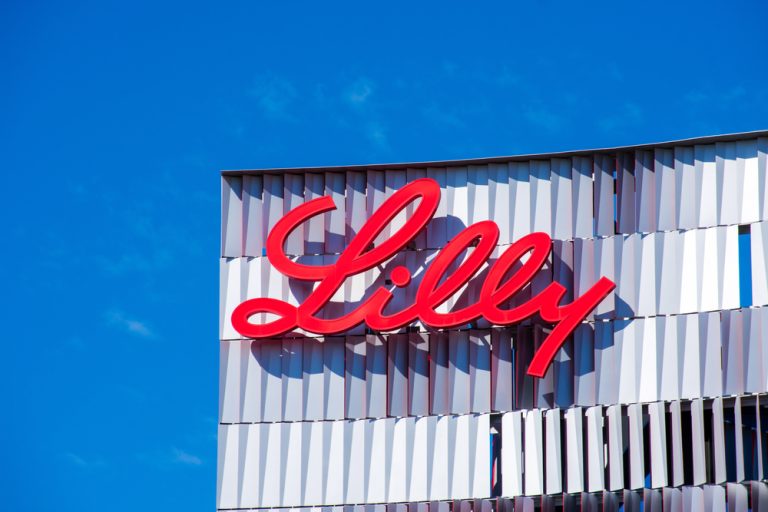 Read more about the article Is Eli Lilly Stock Outperforming the Nasdaq?