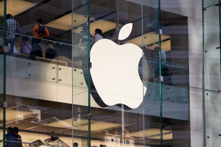 Read more about the article How Is Apple’s Stock Performance Compared to Other Technology Stocks?