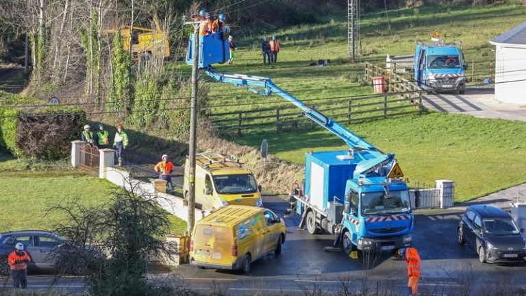 Read more about the article Thousands still without power, broadband after storm