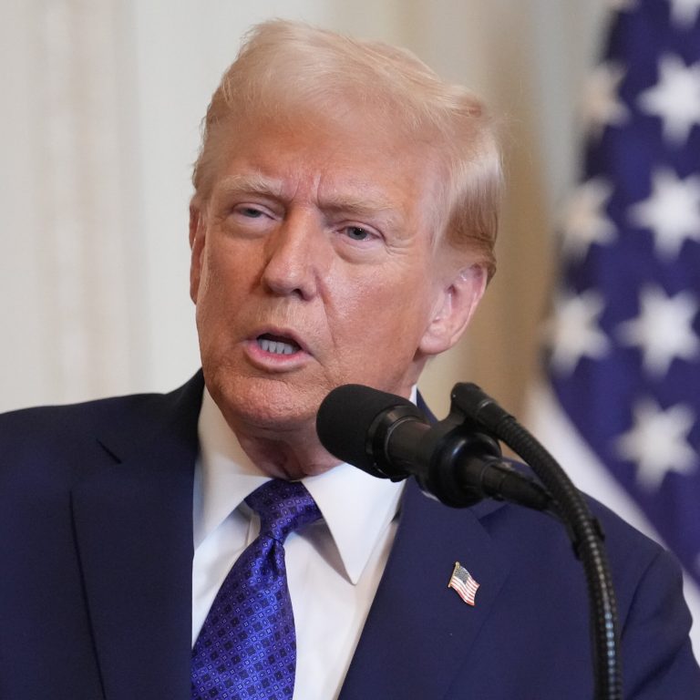Read more about the article Trump Will Hit Mexico, Canada and China With Tariffs
