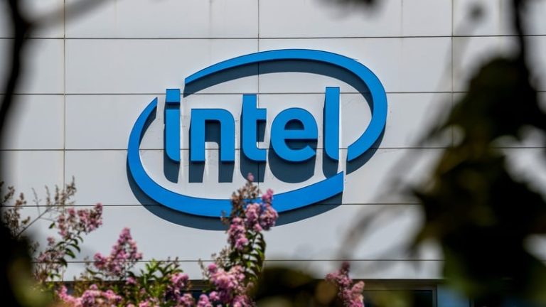 Read more about the article Intel’s quarterly revenue tops expectations