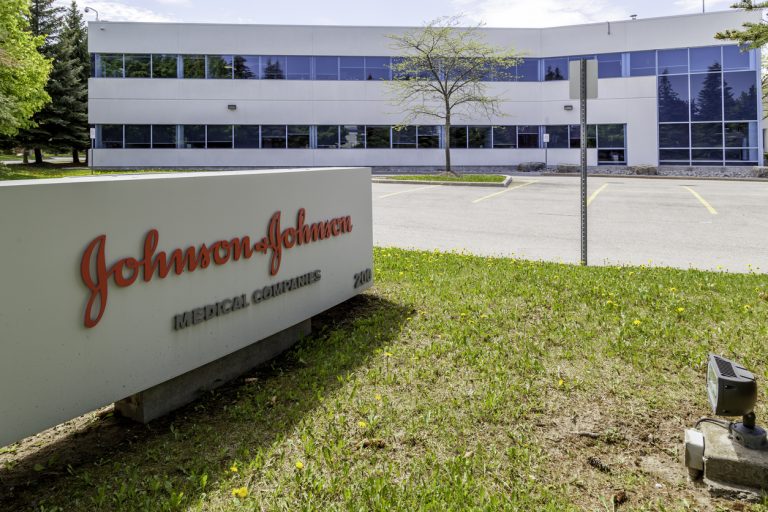 Read more about the article Is Johnson & Johnson Stock Underperforming the Dow?