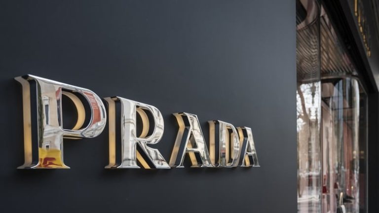 Read more about the article Prada moves nearer to $1.6 billion deal for Versace