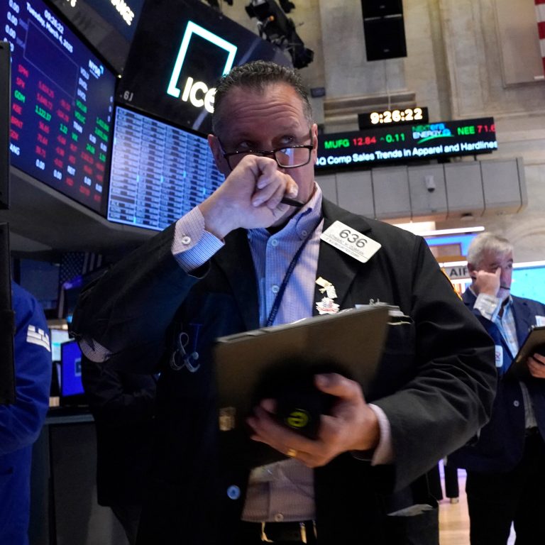 Read more about the article Stocks Slump as Trump Tariffs Take Effect