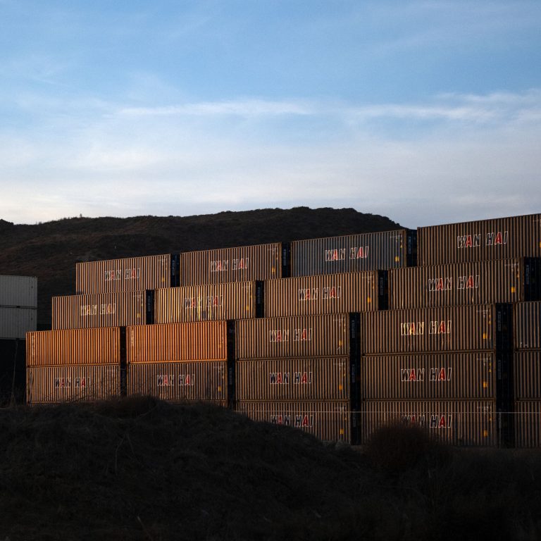 Read more about the article Trump to Pause Auto Tariffs for Canada and Mexico for One Month