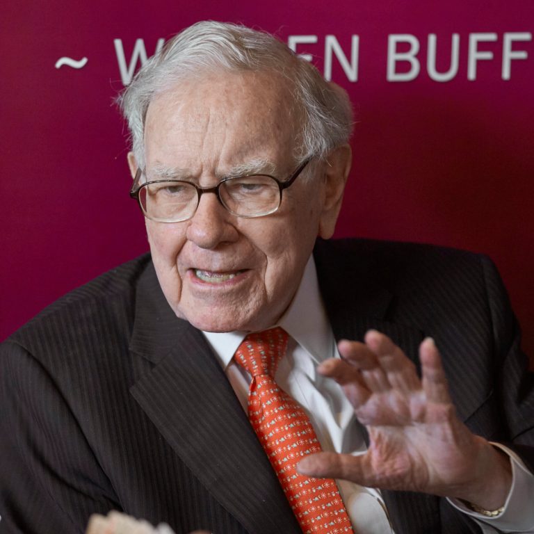 Read more about the article Warren Buffett Rebukes Trump’s Tariffs Plan in CBS Interview: ‘Act of War’
