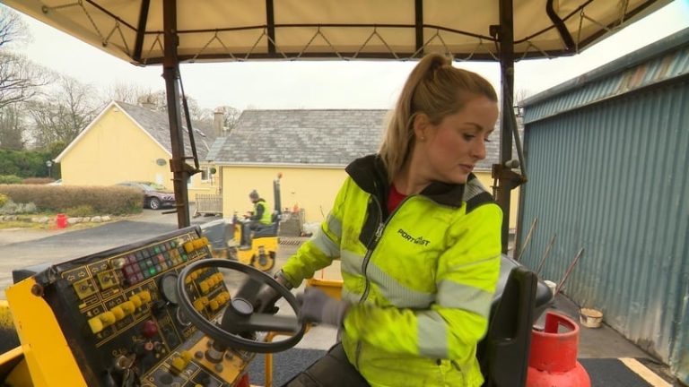 Read more about the article From beauty therapist to laying tarmac