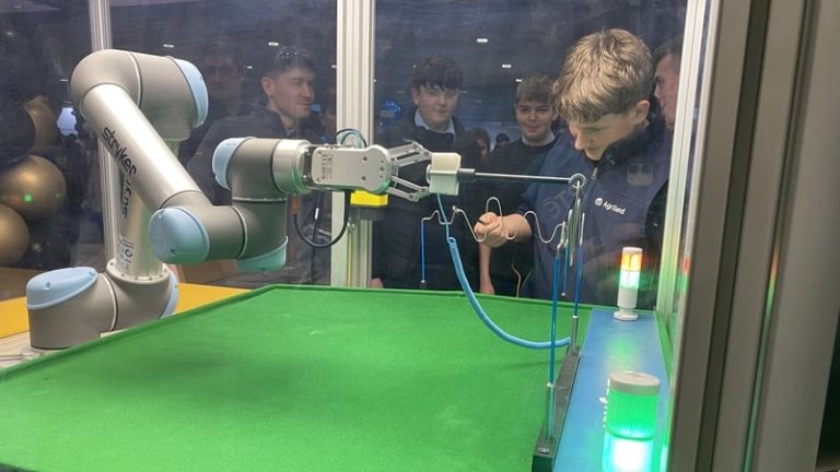 Read more about the article 2,000 students explore engineering at Shannon Airport