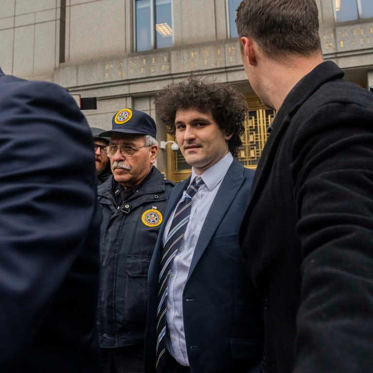 Read more about the article Sam Bankman-Fried Lobbies Trump Associates in Hopes of a Pardon